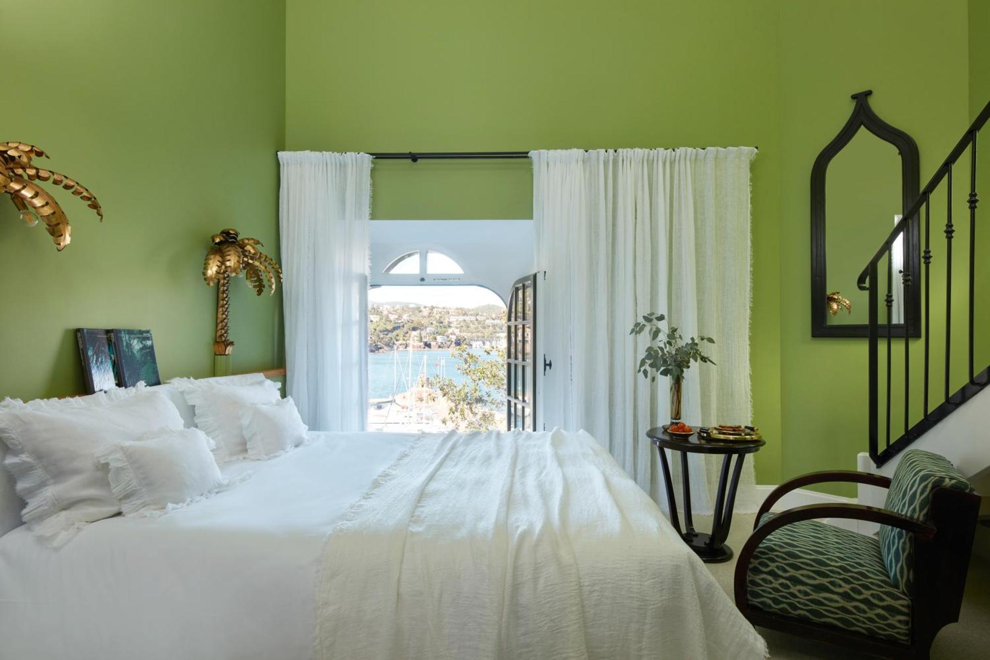 Chateau De Hotel 5*
