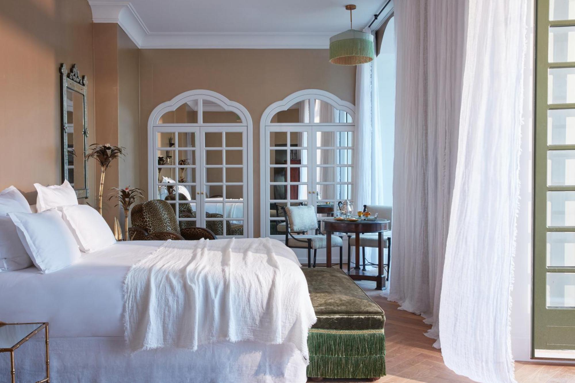 Chateau De Hotel 5*